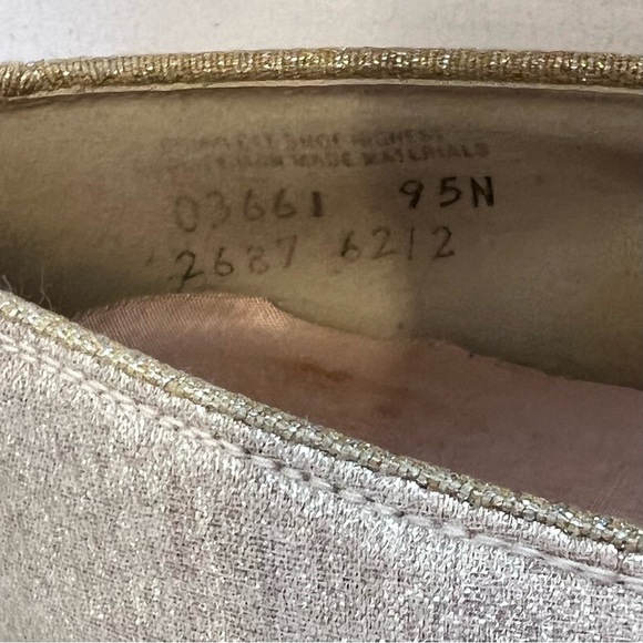 Vintage 1960s Gold Metallic Pumps Fits Size 8-9 Narrow Midcentury Sixties 60's - Picture 9 of 9